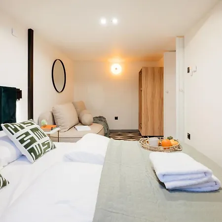 Spacious Wellness Retreat By Dohany Synagogue Apartment *